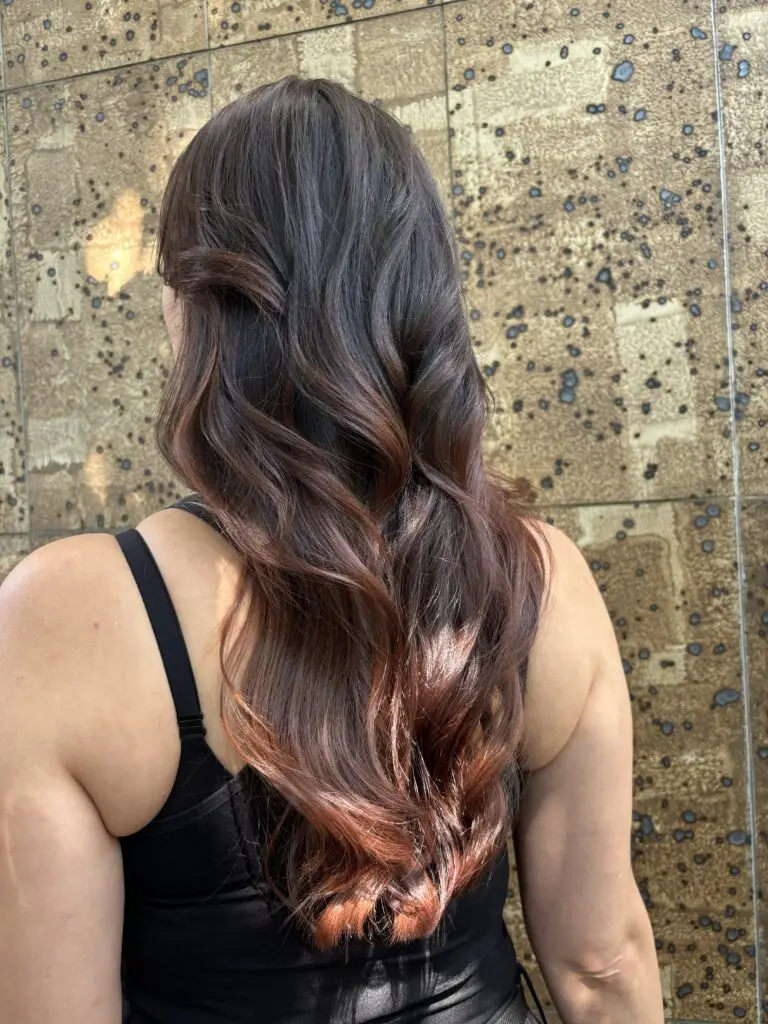 Nachher: Warmes Balayage mit organischer Haarfarbe bei Friseur Marco Stauber Röthenbach