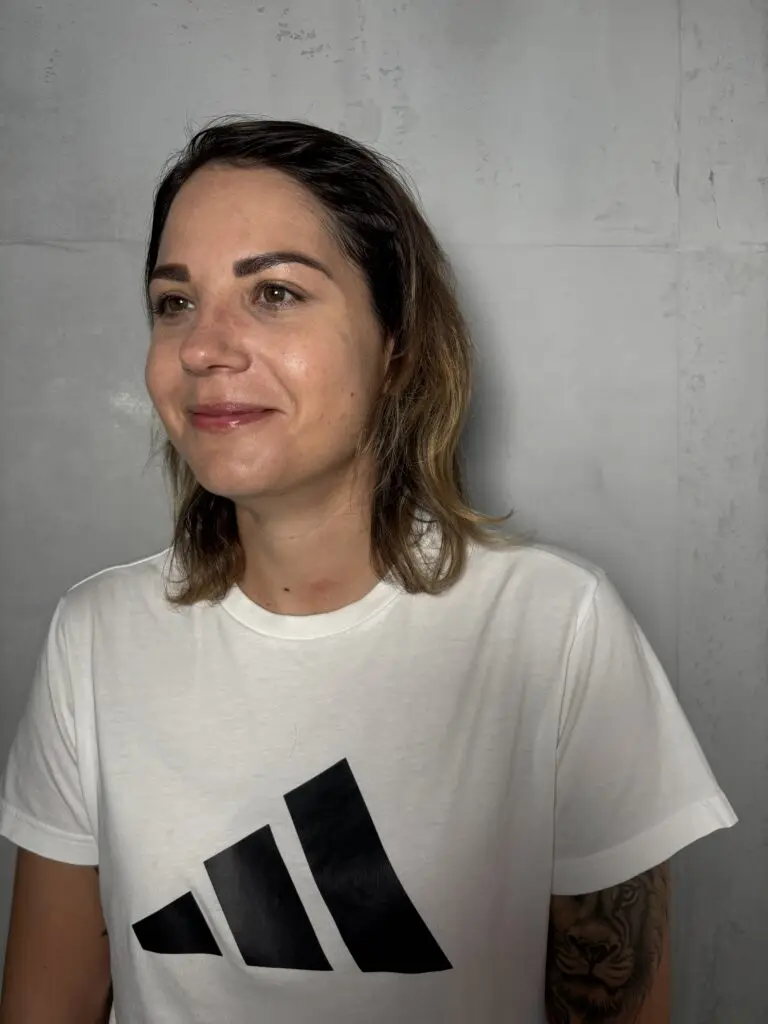 Vorher: Schulterlanges Haar vor der SIMPLIE Haarverlängerung bei Friseur Marco Stauber Röthenbach